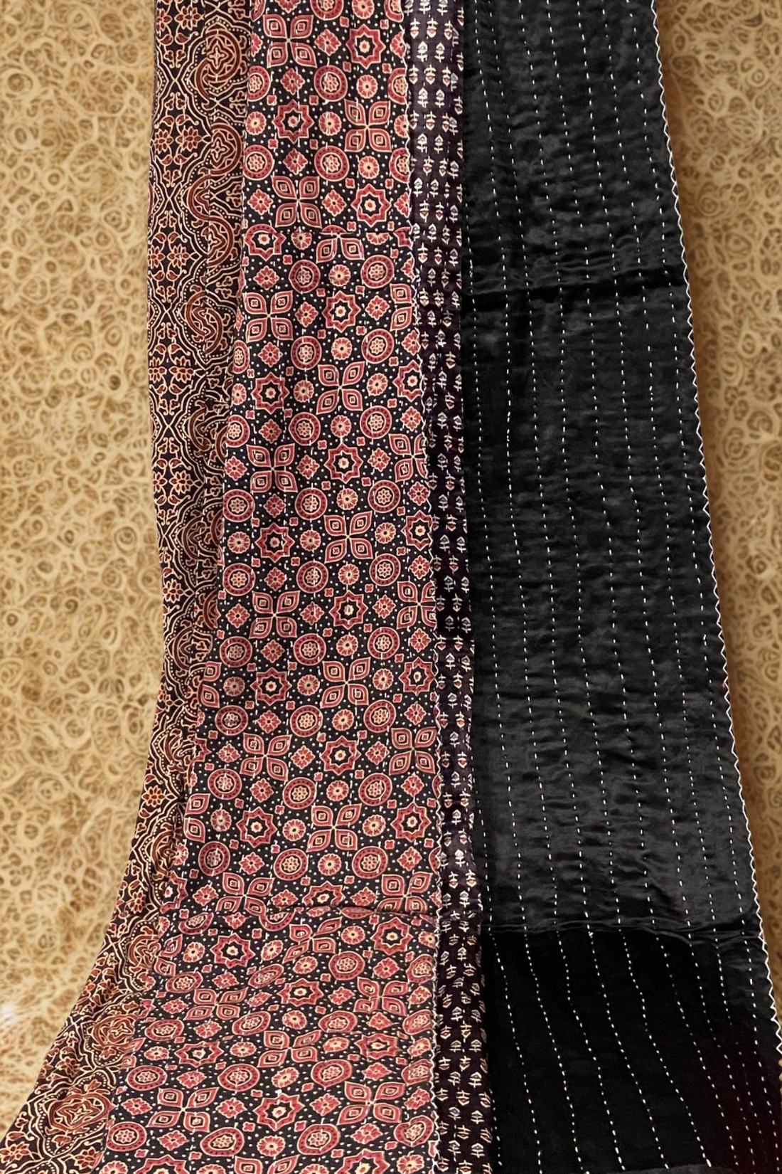 handcrafted mashroo single quilt with filler - ebony & silver butti