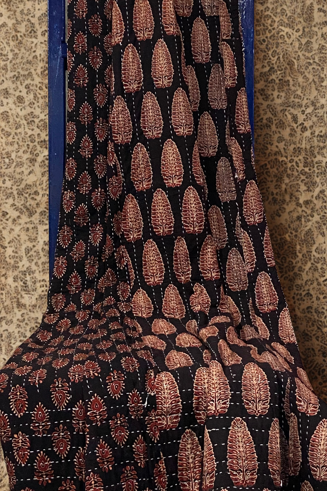 handcrafted reversible mashroo double quilt with filler - Noir Gleam