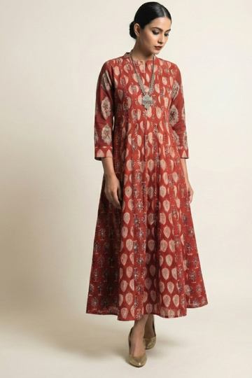 Red-Black Bagh Stand Collar Pintuck Yoke Anarkali