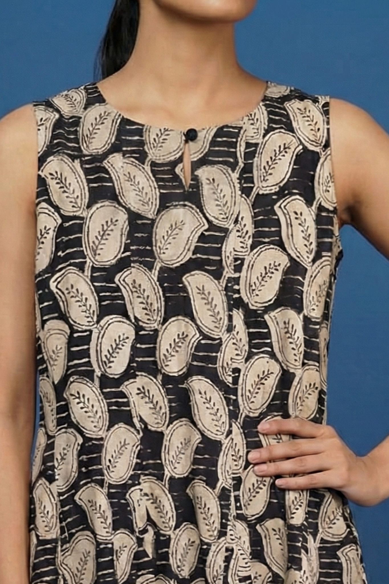 Black_Leafplay_Long_Sleeveless_Dress