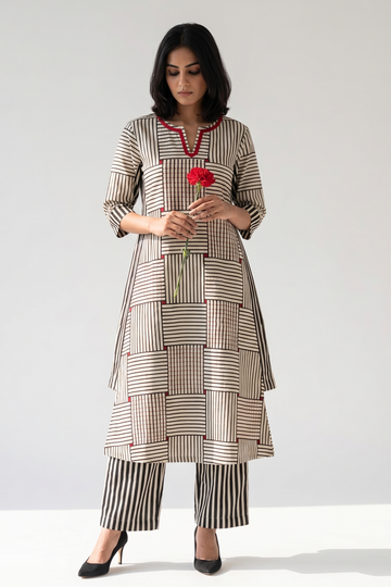 Black_Square_Grid_Cotton_Long_Kurta_With_Side_Twist