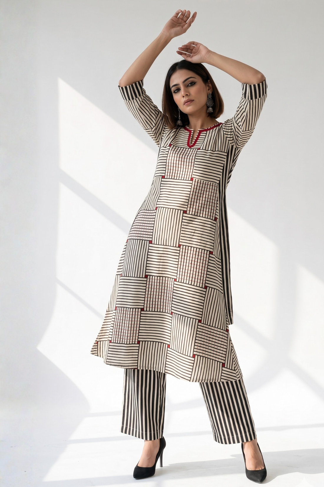 Black_Square_Grid_Cotton_Long_Kurta_With_Side_Twist
