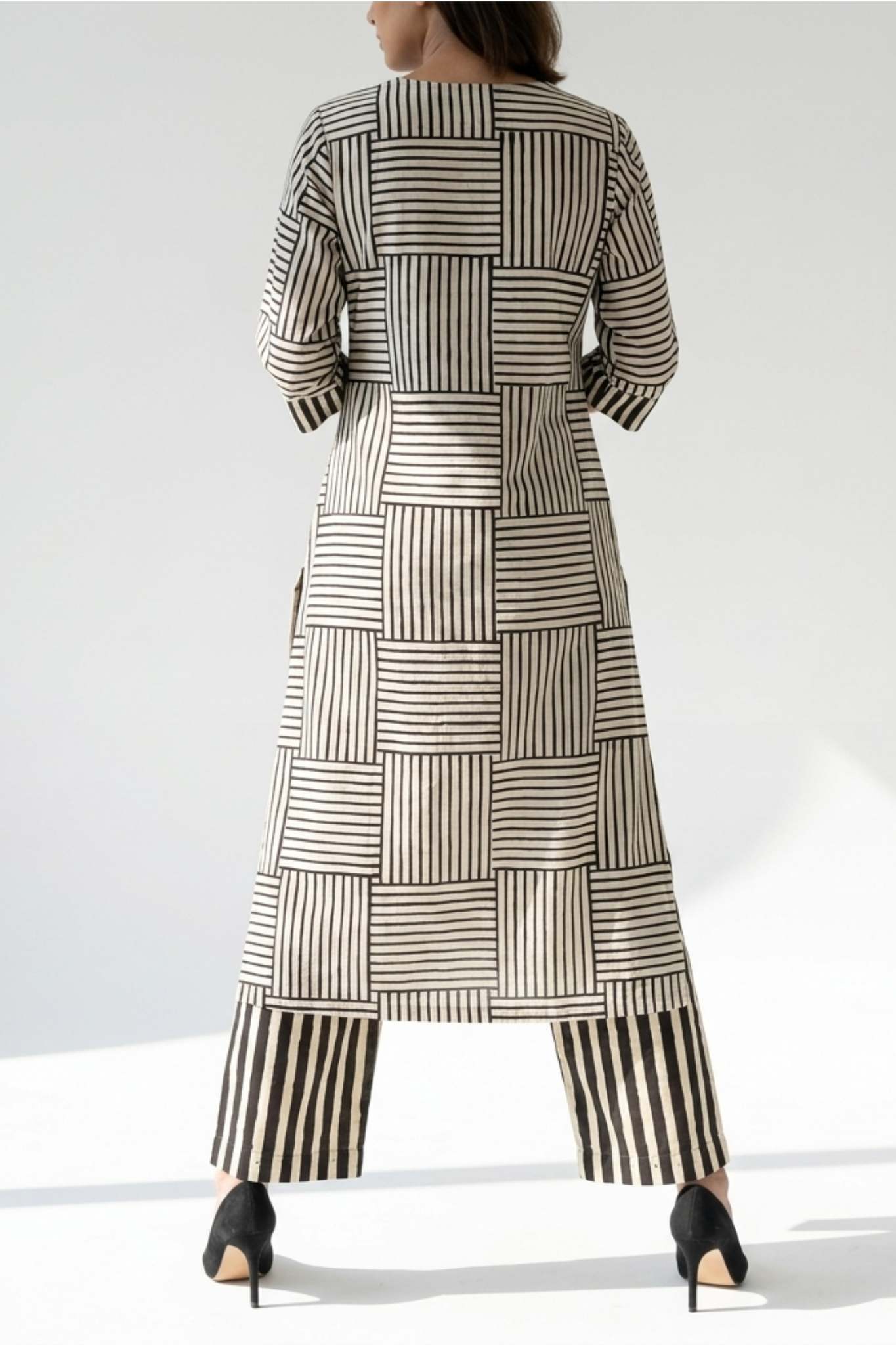 Black_Square_Grid_Cotton_Long_Kurta_With_Side_Twist