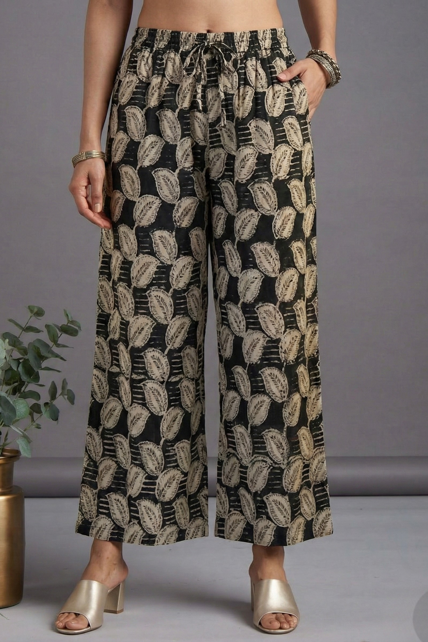 Comfort_fit_pants_-_Black_Leaf_printed