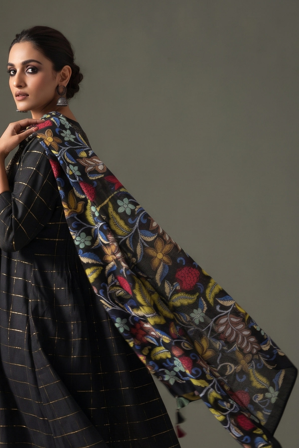 Cotton_Mul_Dupatta_-_Bohemian_Black_and_Earthy_Melange