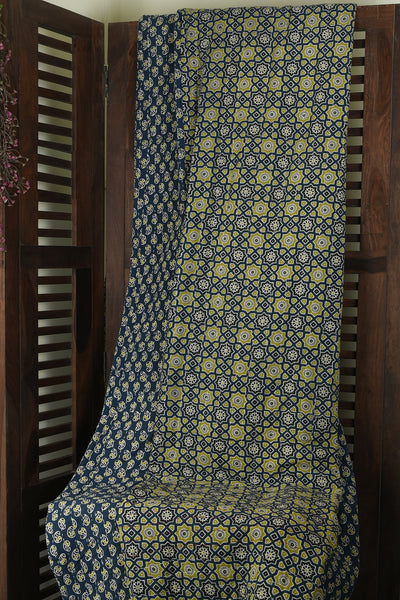 handcrafted reversible mashroo double quilt with filler - midnight nostalgia & lotus pond