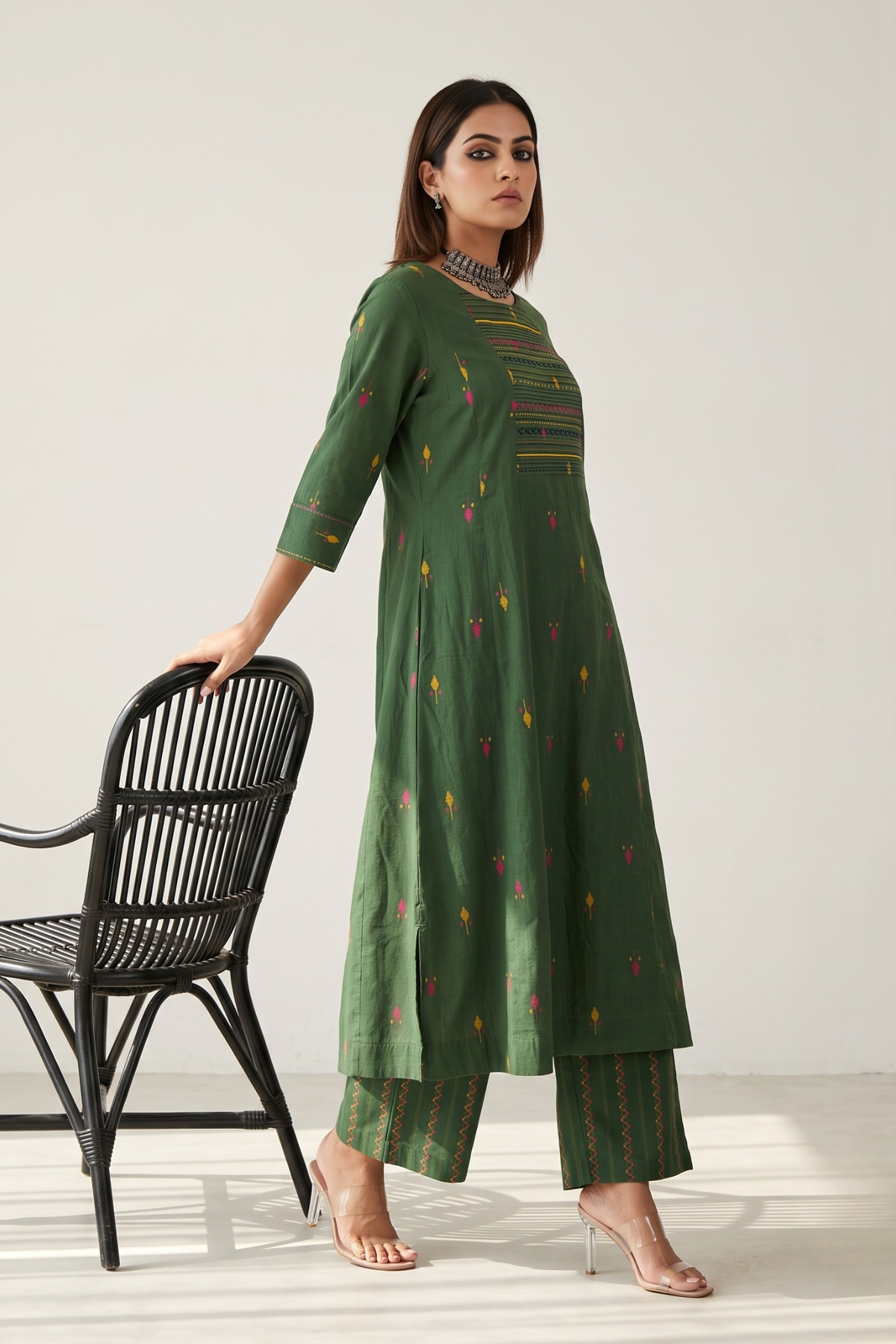 Green_Blush_Floral_Leaf_Butti_Cotton_Pintuck_Yoke_Kurta_with_Pockets