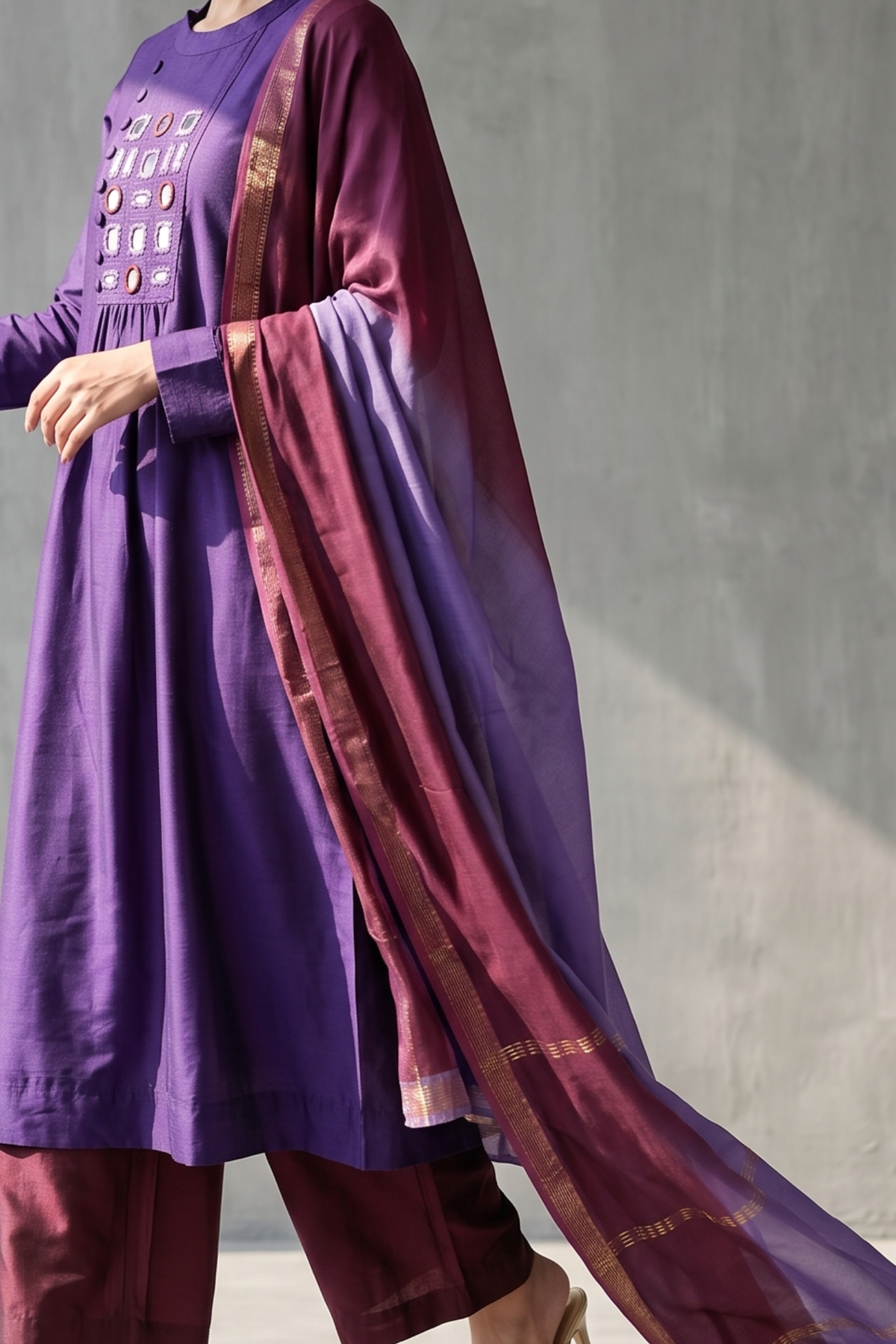 Handwoven_Maheshwari_dupatta_-_Twin_shade_Grape_and_Wine