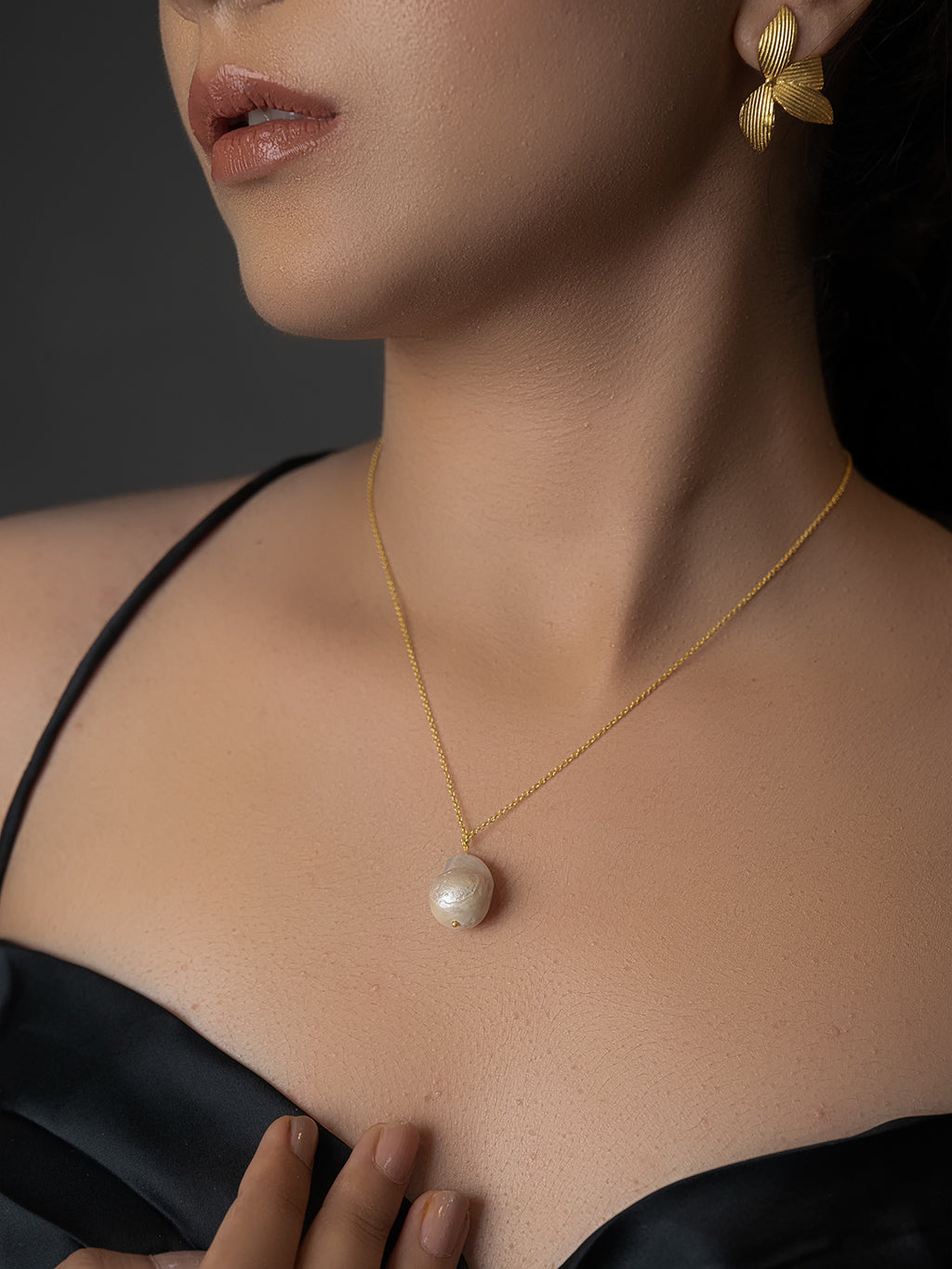 jewelry - berserk - Pearl Drop Pendant
