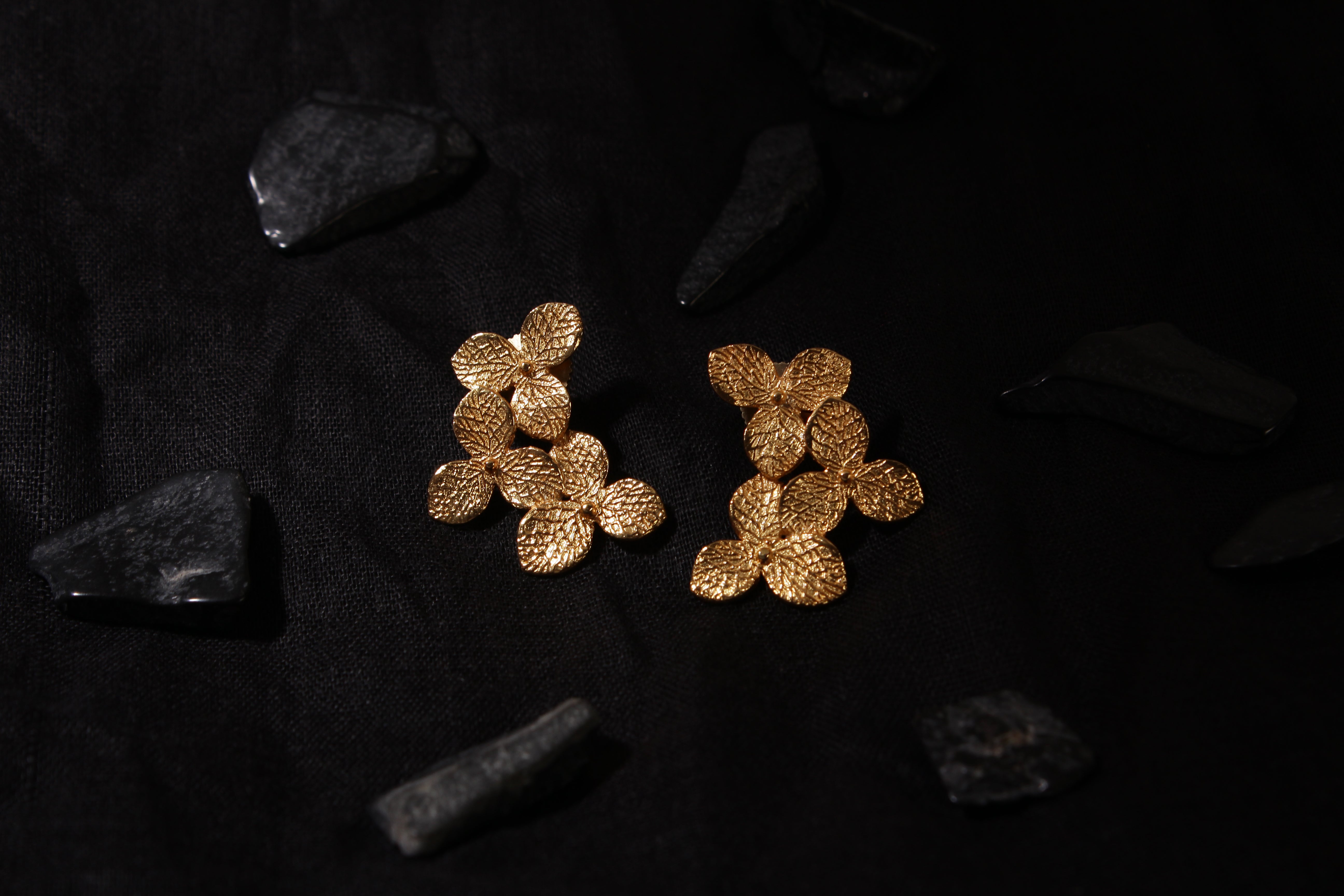 jewelry - berserk - gold plated flat disc earrings
