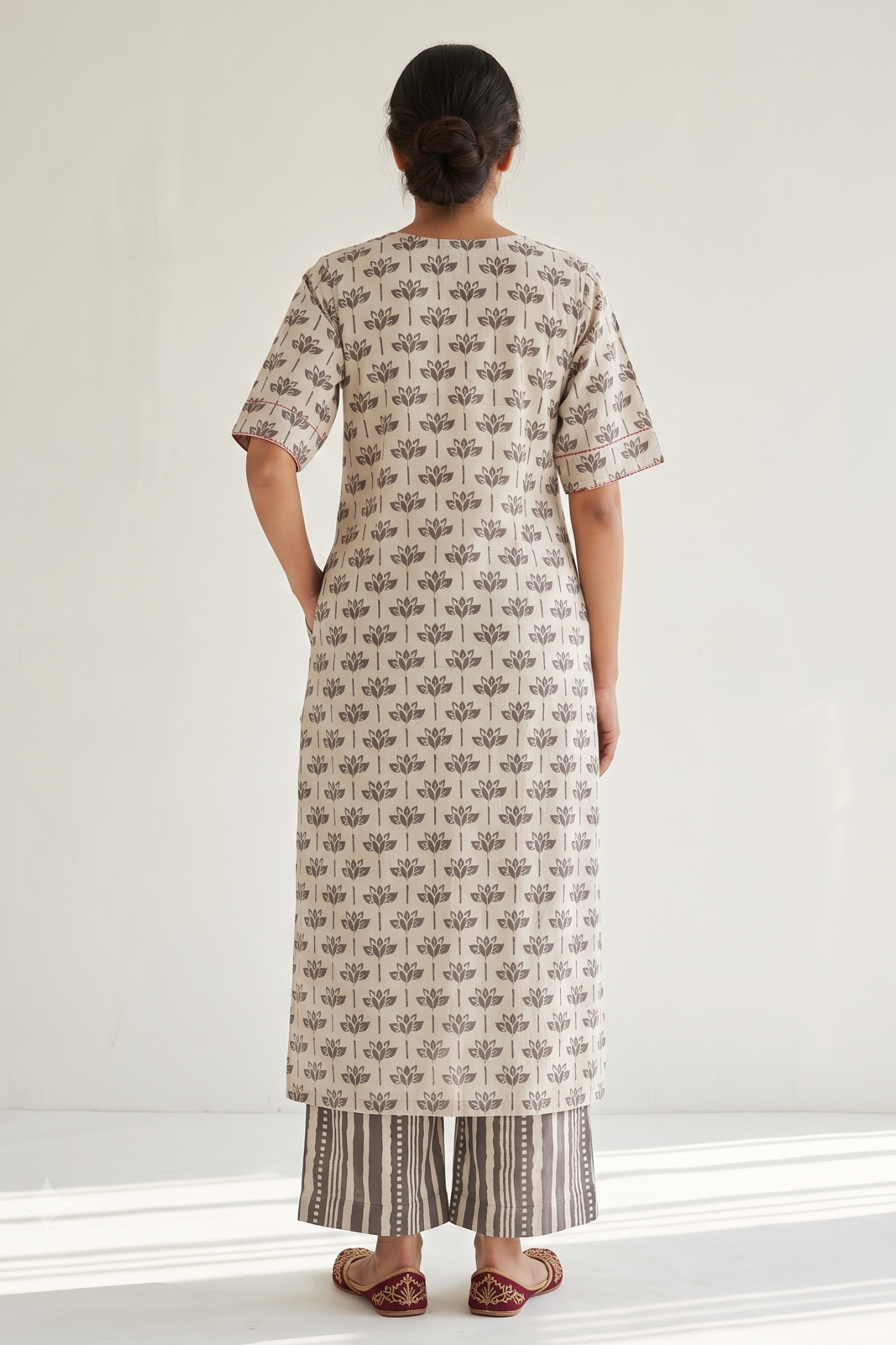 Kashish_Grey_Petal_Bloom_Side_button_Front_Slit_Kurta