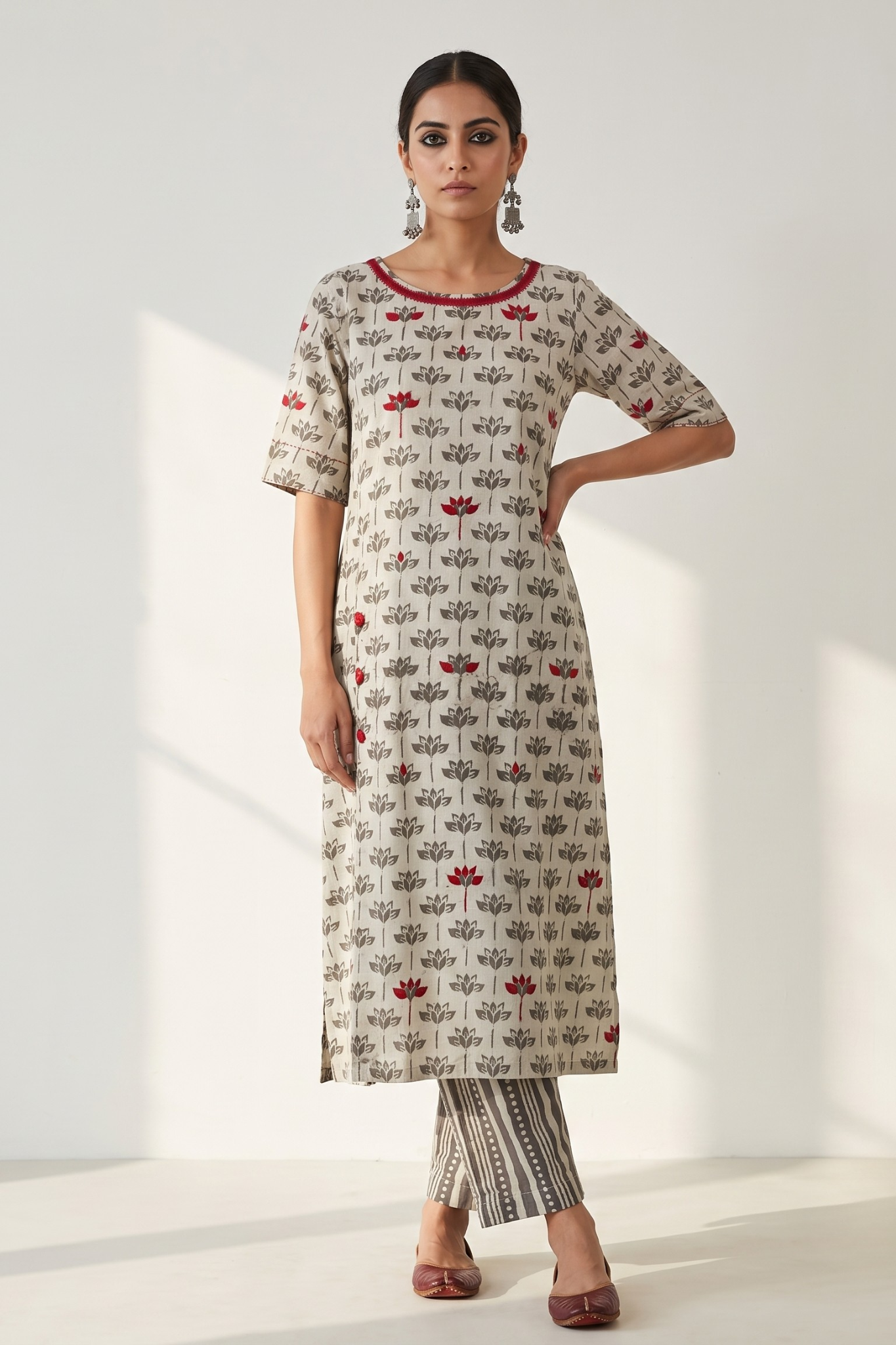 Kashish_Grey_Petal_Bloom_Side_button_Front_Slit_Kurta