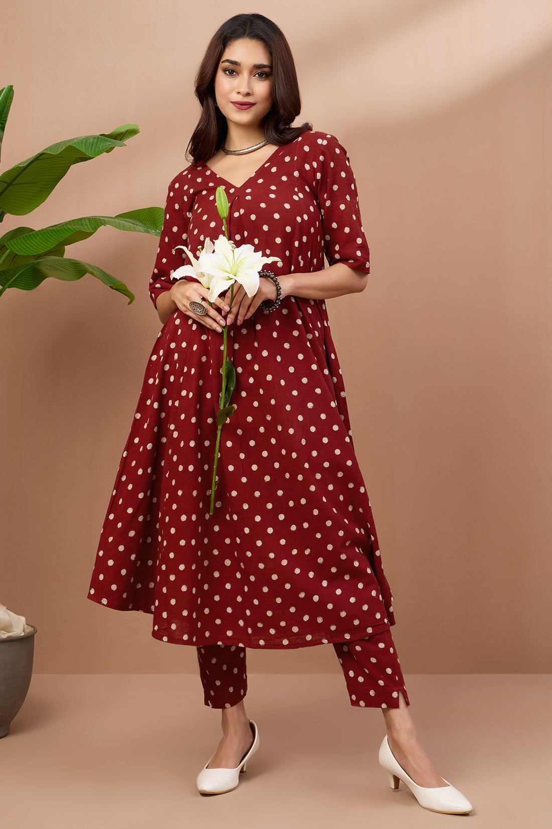 co-ord set box pleated v-neck kurta - garnet polka