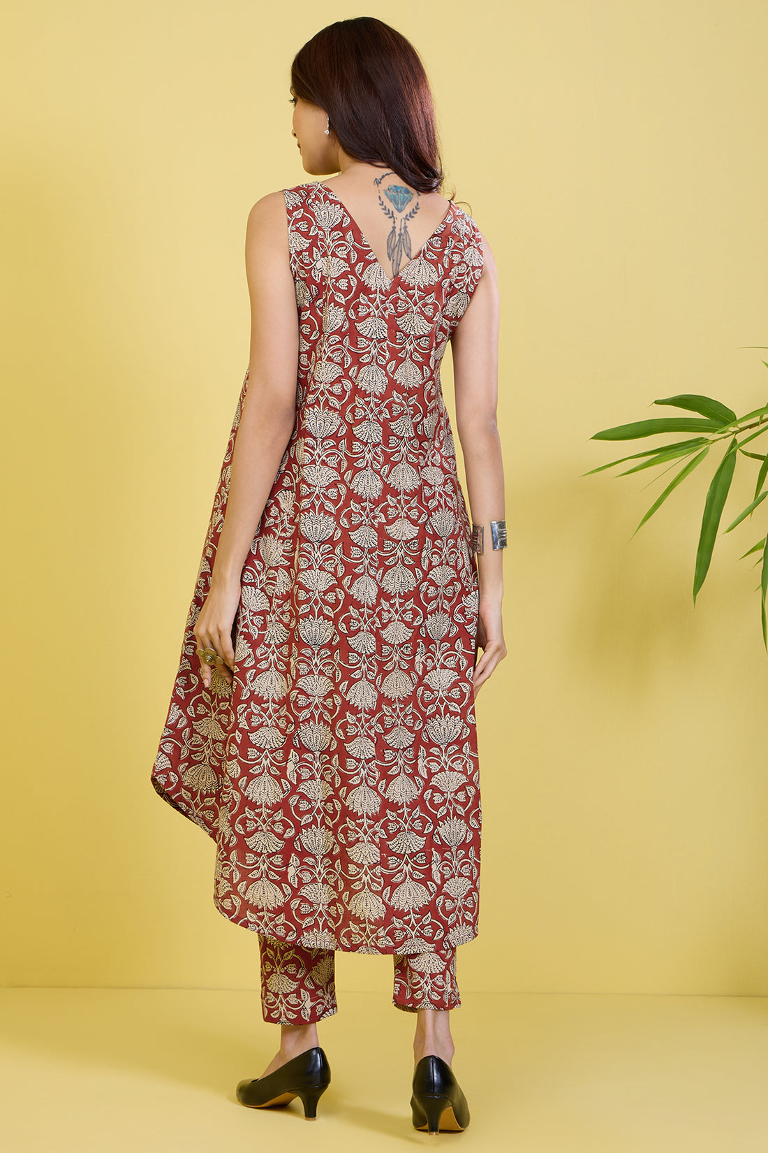 sleeveless red co-ord set with box pleat madder jaal