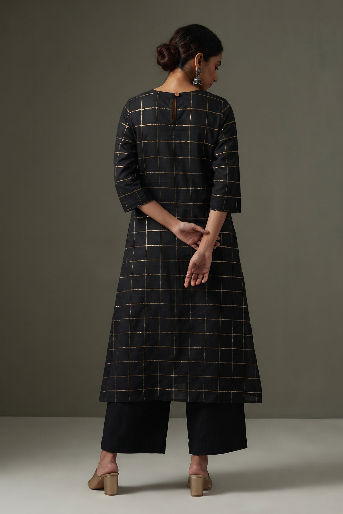 Midnight_Metallic_Grid_Cotton_Kurta_With_Pintuck