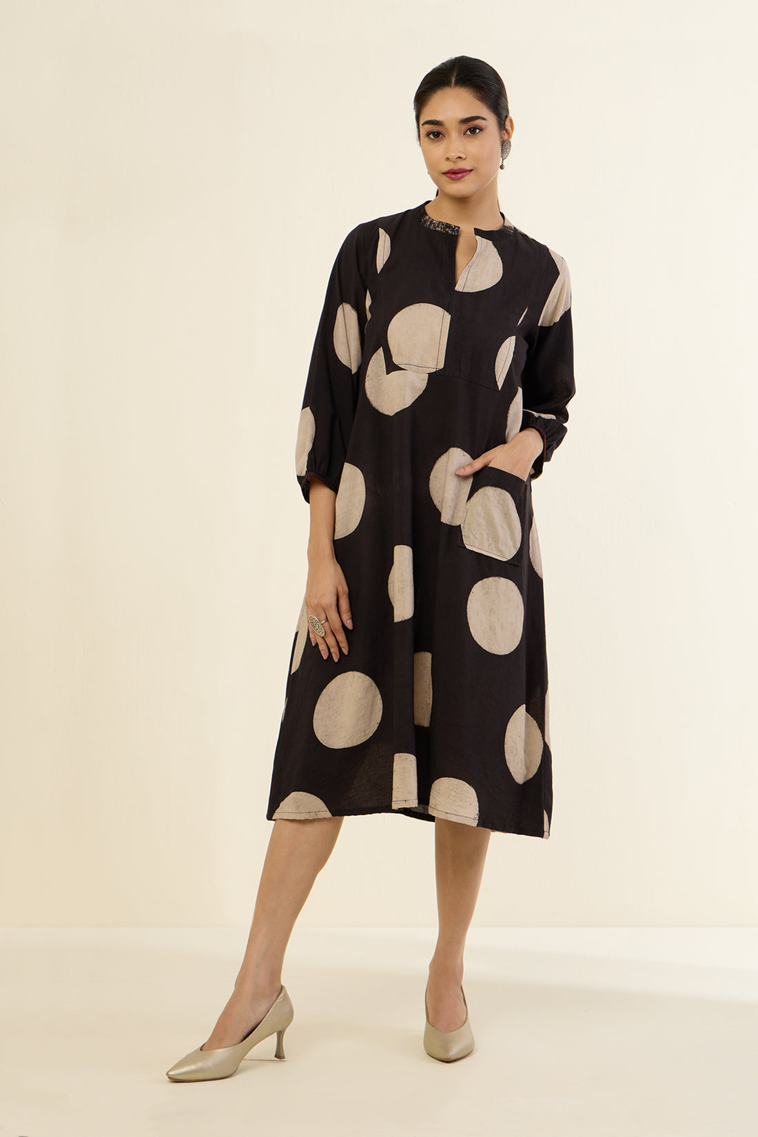 Long Yoke Kurta With Patch Pocket In Coffee Beige Circles by Maati Crafts