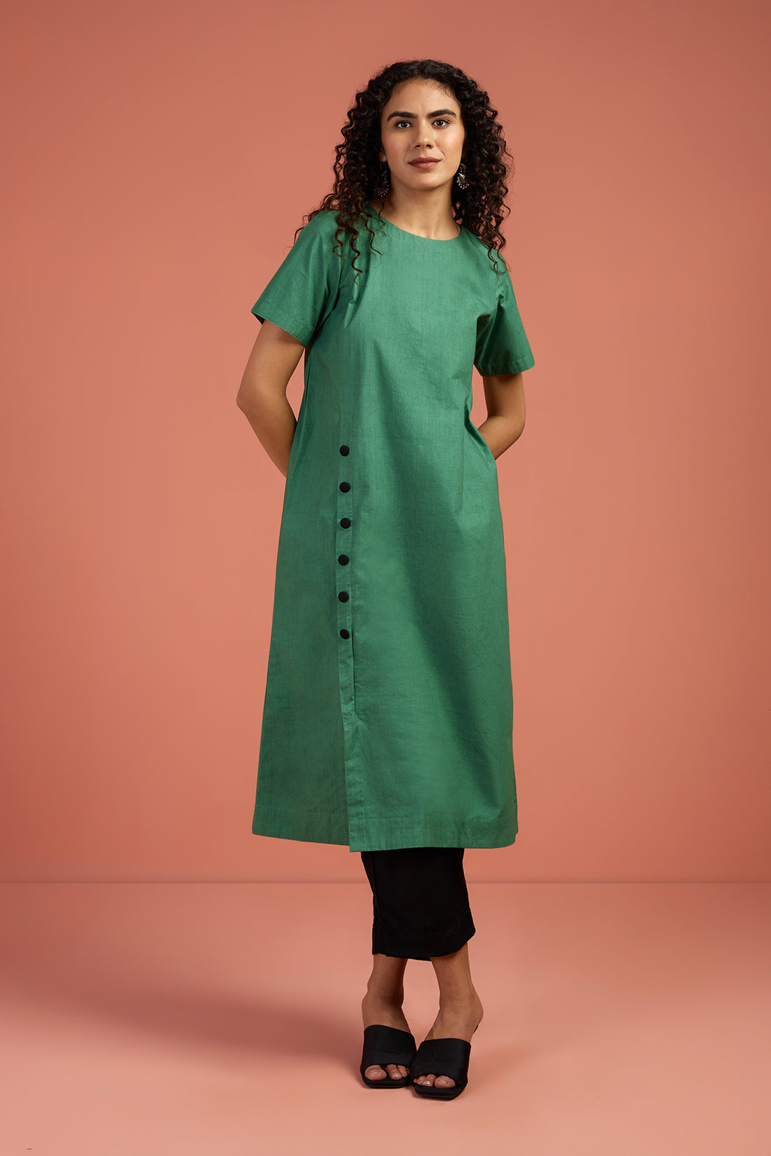 Front Button Down Slit Kurta In Serpentine Green Poplin by Maati Crafts