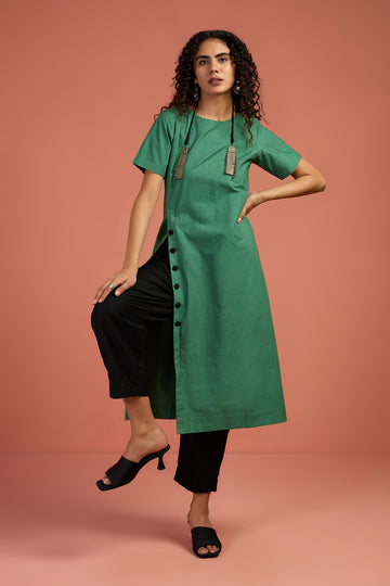 Front Button Down Slit Kurta In Serpentine Green Poplin by Maati Crafts