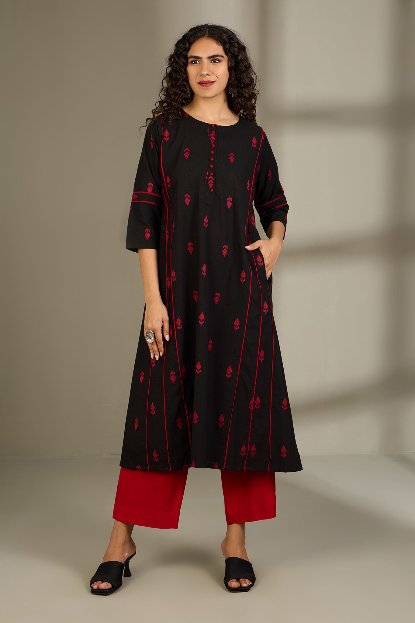 Kalidar Choga Kurta In Black Red Hukum Buti And Potli And Pockets by Maati Crafts