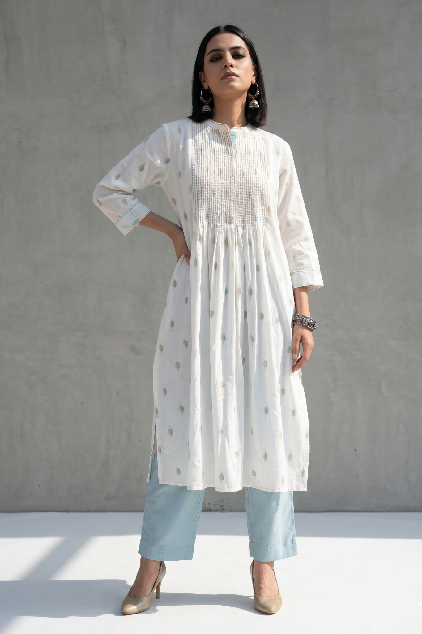 White Collar puntuck Kurta with blue yellow motifs