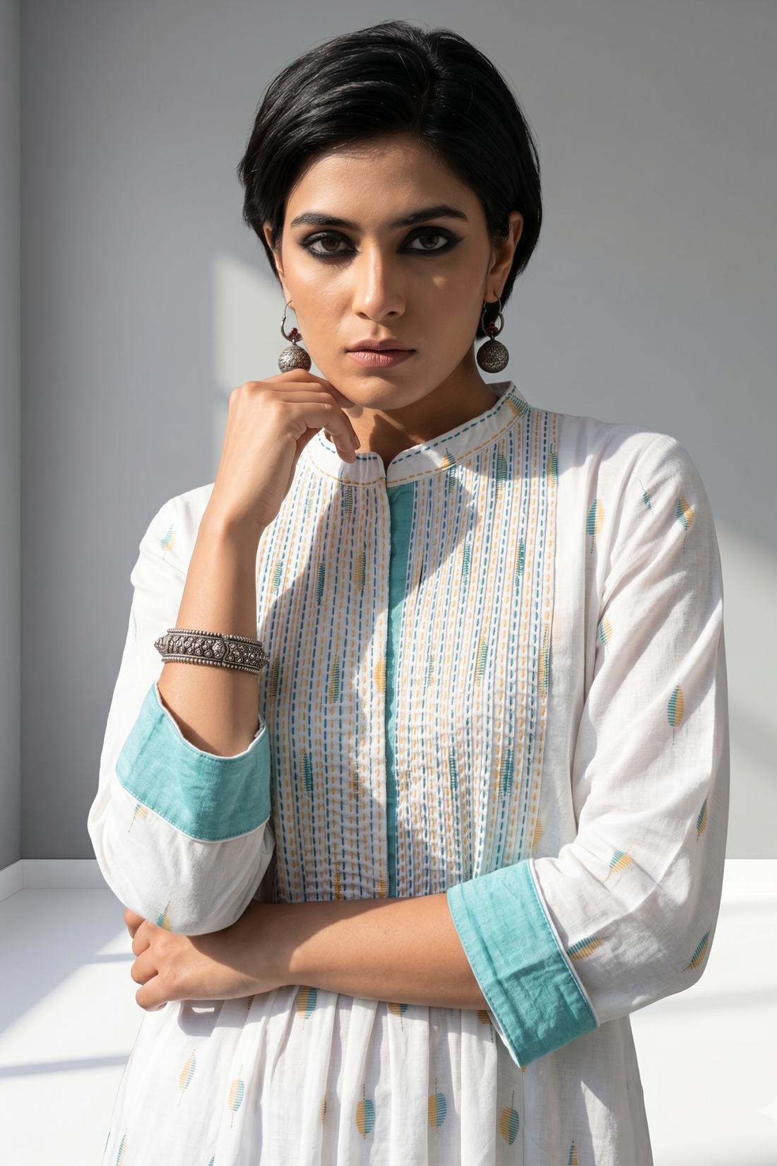 White Collar puntuck Kurta with blue yellow motifs
