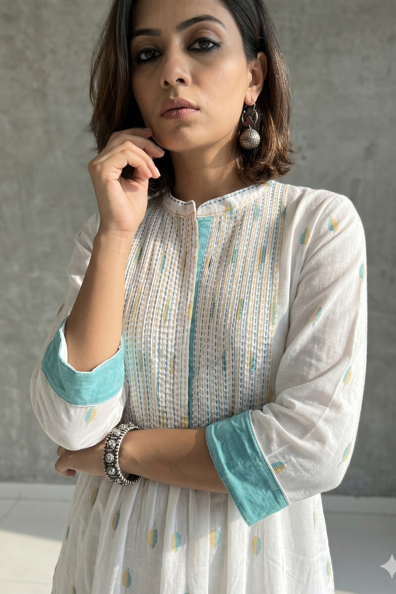 White Collar puntuck Kurta with blue yellow motifs