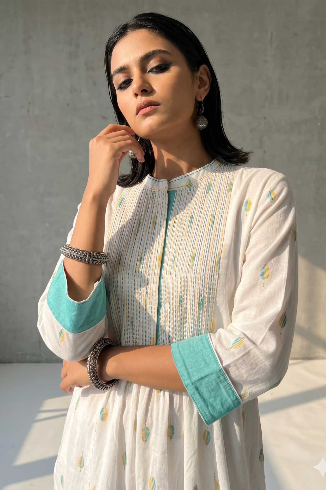White Collar puntuck Kurta with blue yellow motifs