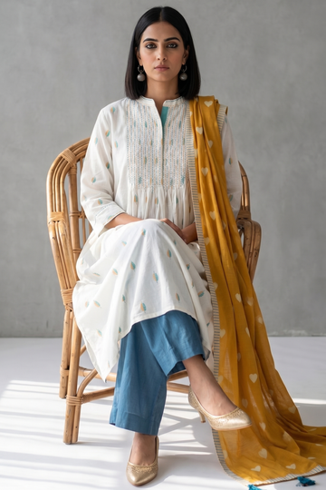White Collar puntuck Kurta with blue yellow motifs