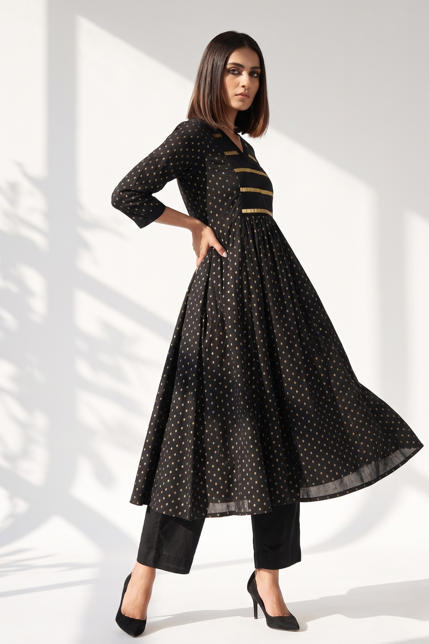 Twilight_Gold_Cotton_V-Neck_Anarkali