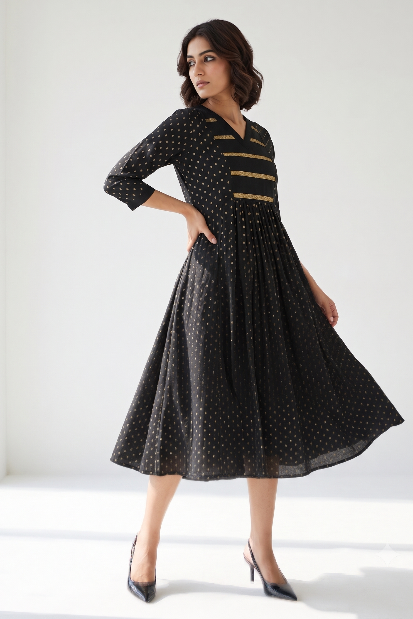 Twilight_Gold_Cotton_V-Neck_Anarkali