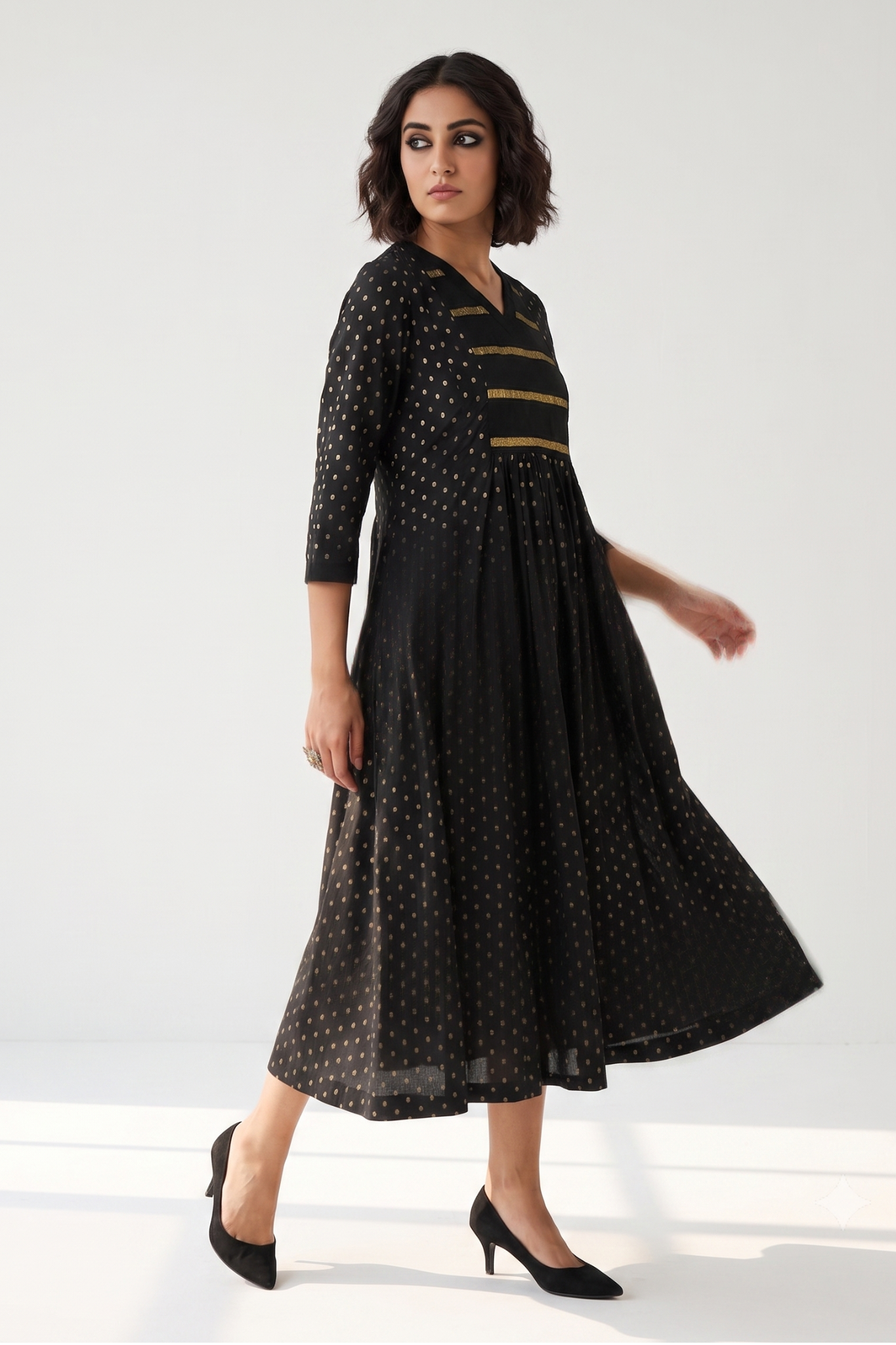Twilight_Gold_Cotton_V-Neck_Anarkali