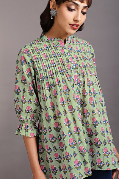 round collar top - peppermint & pink carnations