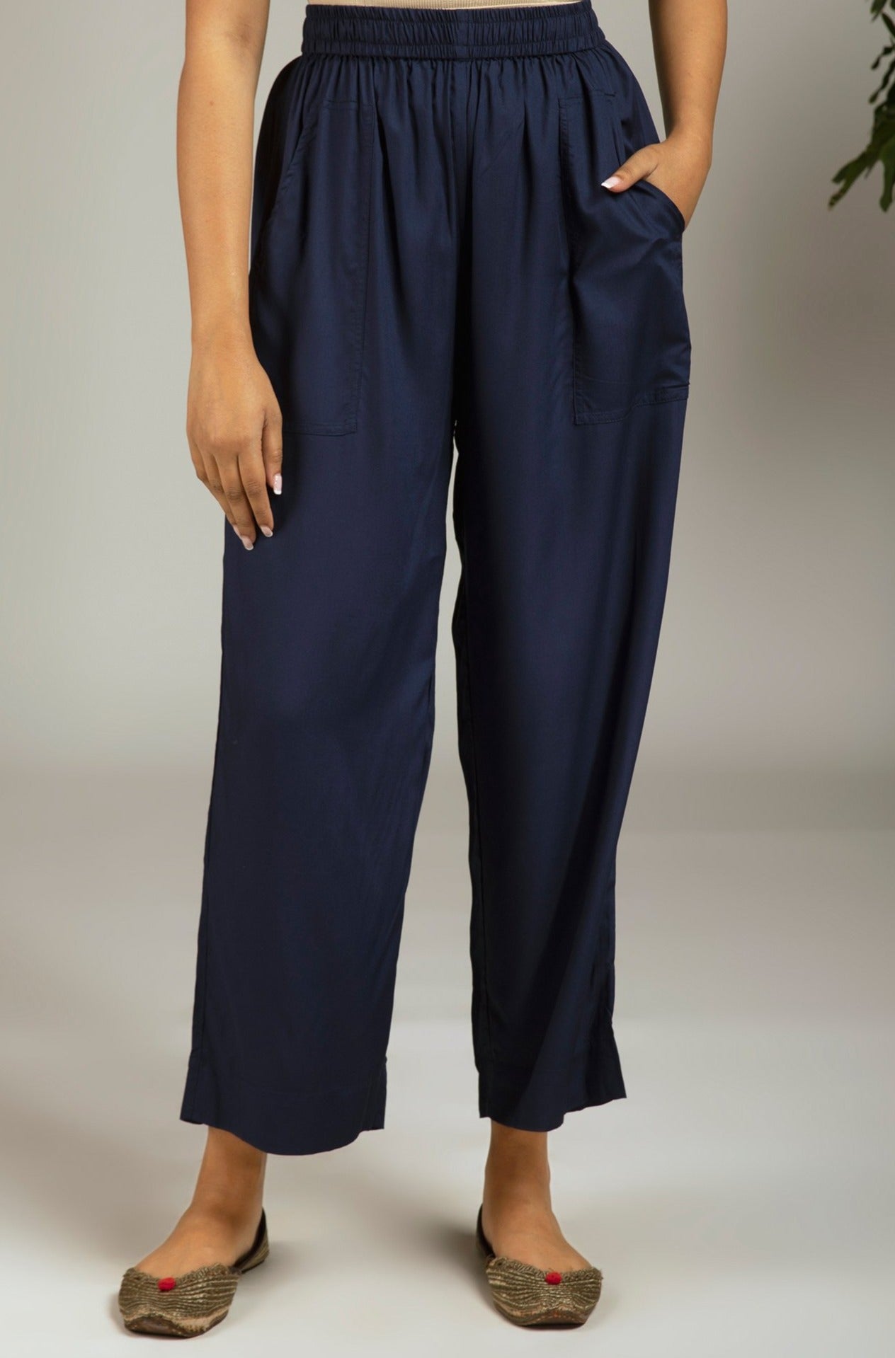 Women Solid Ebony Grey Comfort Fit Cotton Pants – Cherrypick