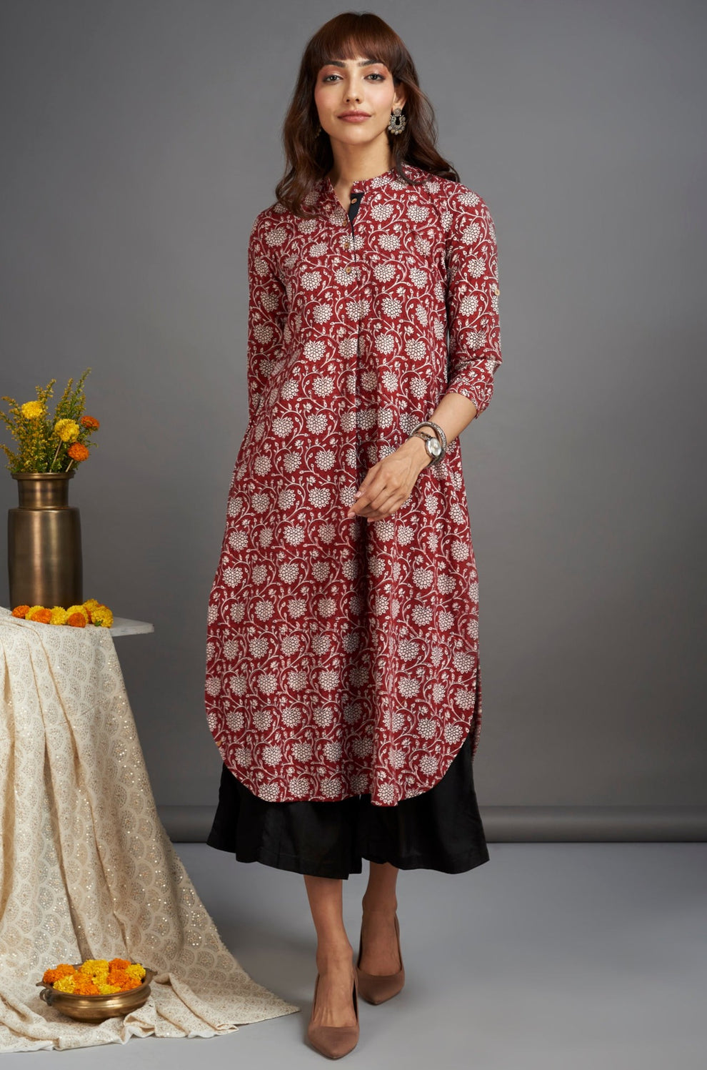 stand collar kurta with round hem glory & delicate motif