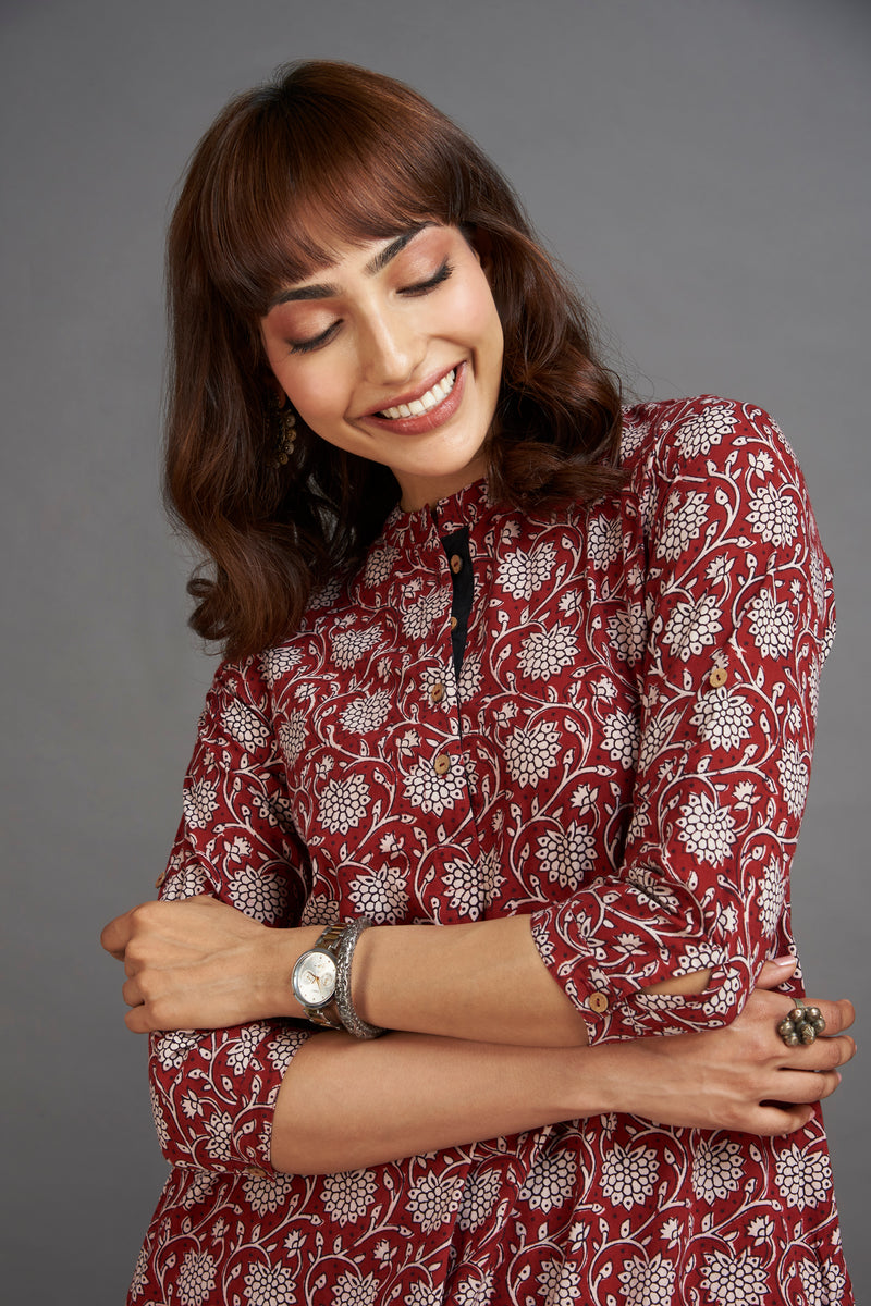 stand collar kurta with round hem glory & delicate motif